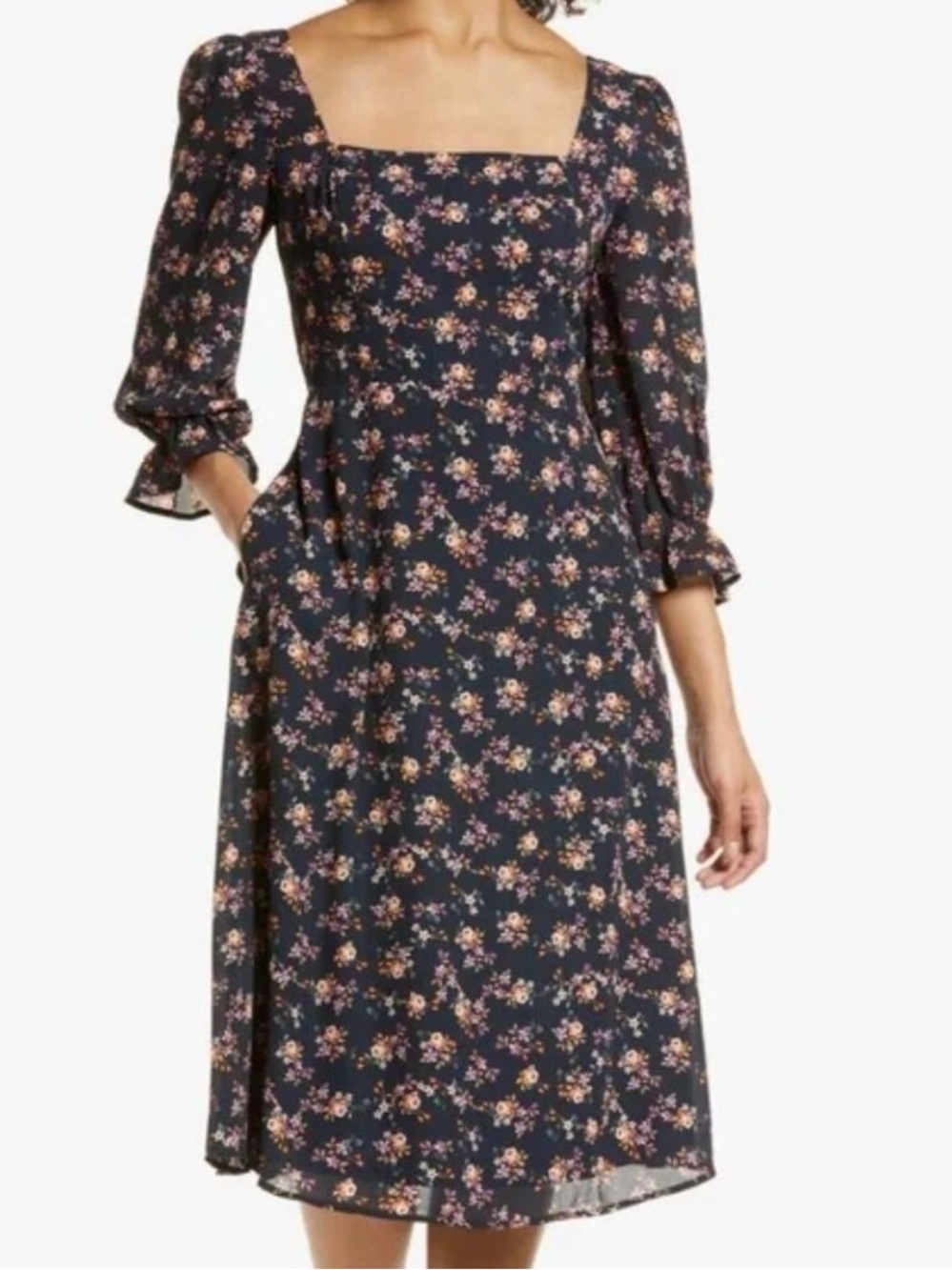 Julia Jordan Floral Bell Sleeve Midi Dress
Back Smocking Lined Size 6